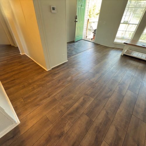 LVP (Luxury Vinil Plank)